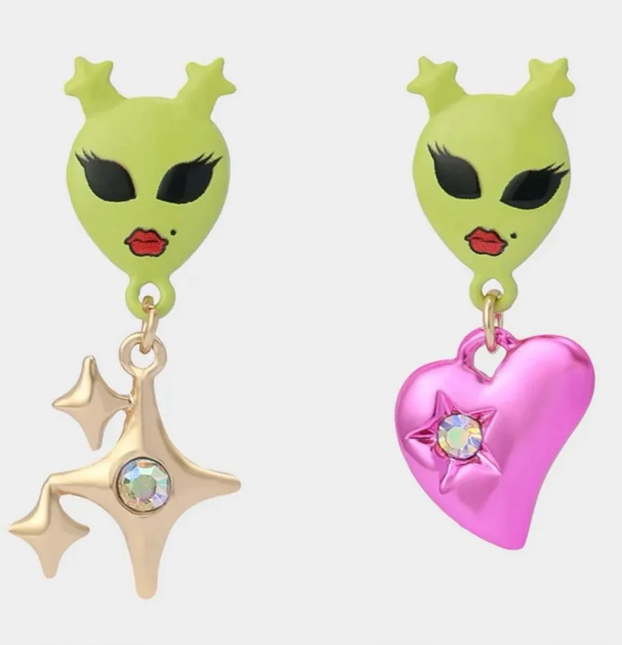 NWT Betsey Johnson Alien Mismatch Drop Earrings