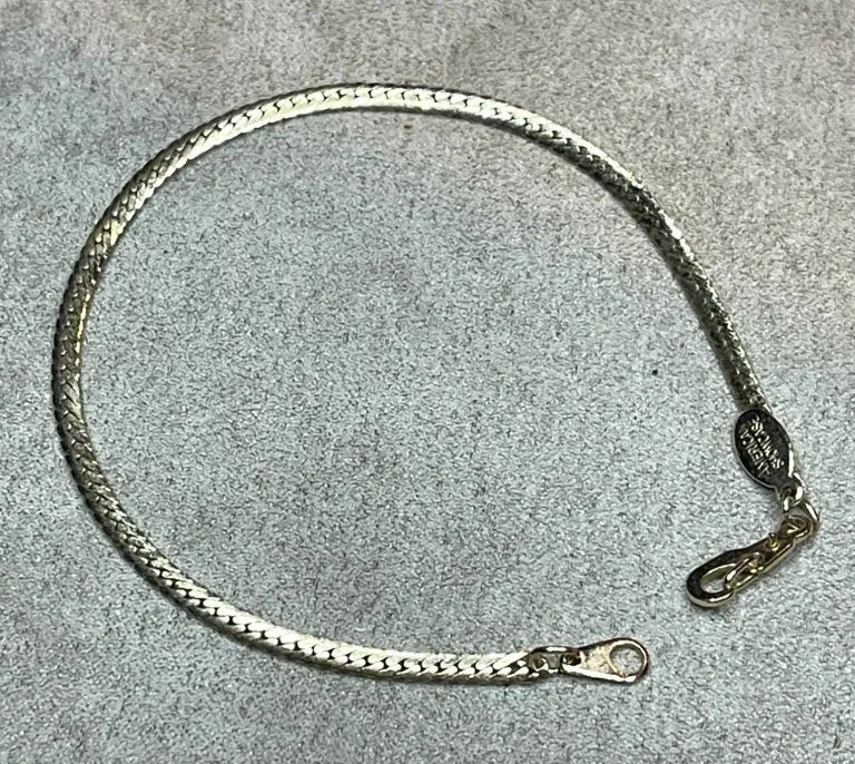 Vintage 80s American Showcase Herringbone Chain Link Bracelet Korea Gold