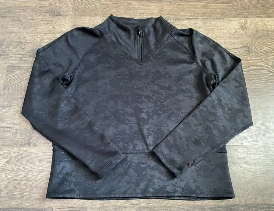 EUC Womens Spyder Active long sleeve 1/4 quarter zip cropped camo black size L