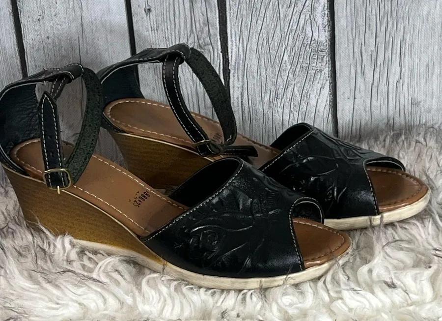 ⸻ Handcrafted Leather Sandals – Size 8 Beautiful and unique 100% genuine leather sandals with hand