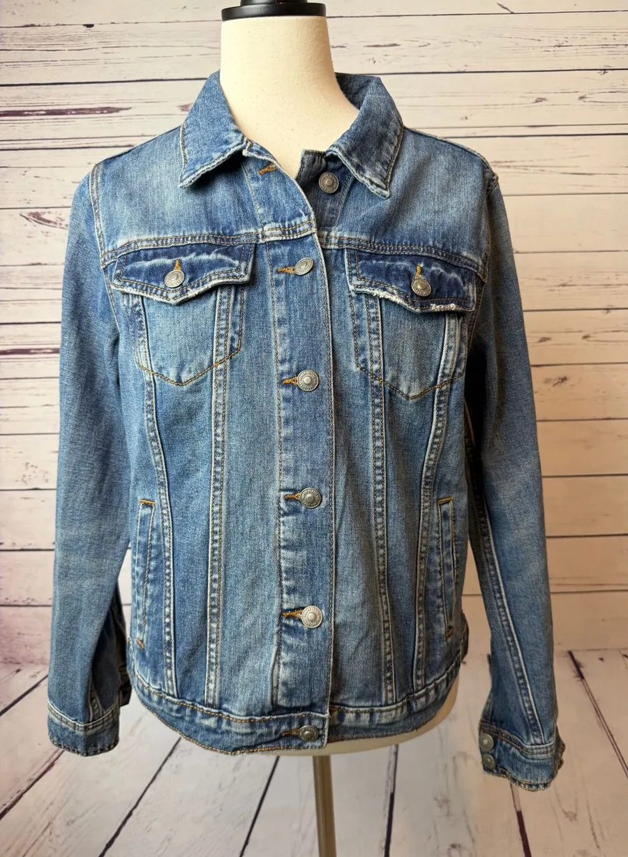 Silver Jeans Sinclair Denim Jacket Medium NWT Distressed Trucker Womens LJ0020RA Blue