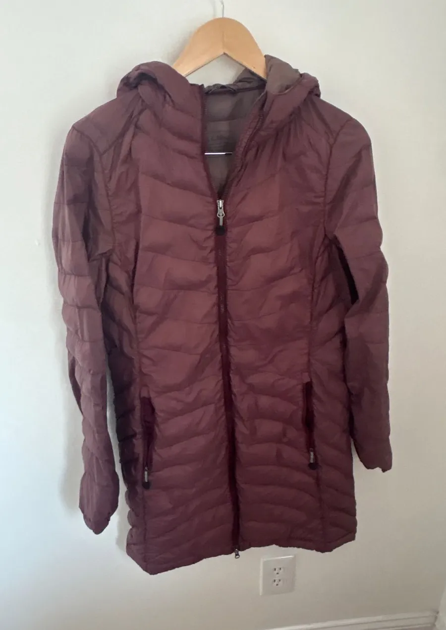 LL Bean Ultralight 850 Down Hooded Coat Womens Small Regular Plum Puffer Jacket Purple