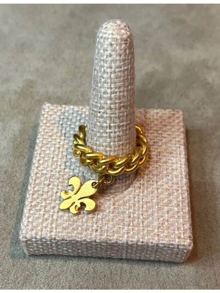 Vintage Y2K Jasmine Sola Gold Tone Cuban Link Chain Ring Fleur