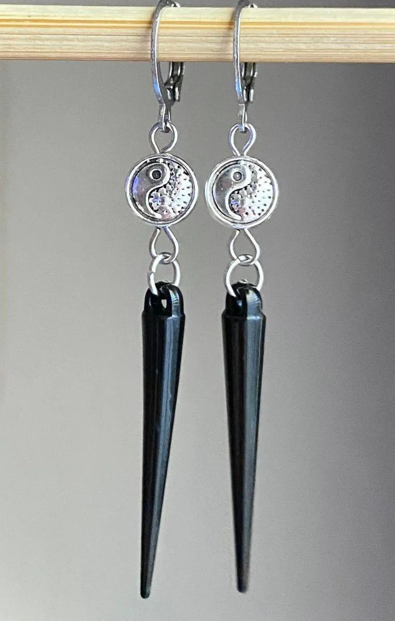grunge punk funky edgy style yin yang & spike charms unique earringsψ(`∇´)ψ🖤