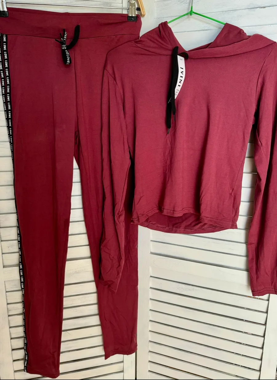Red Jogging Outfit, L/XL Size L