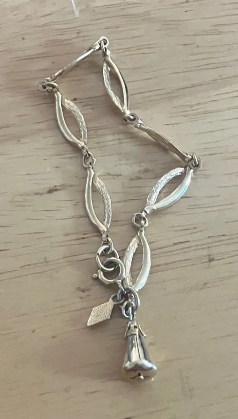 Elegant gold tone Bracelet with Charm