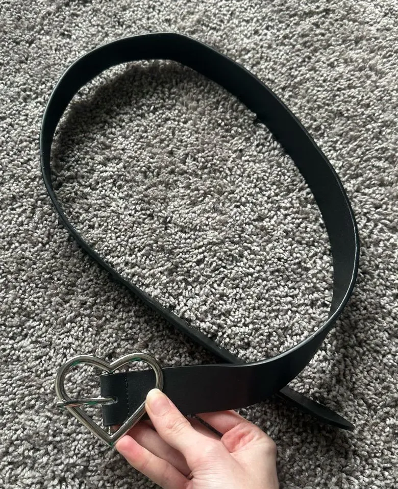 Black Heart Buckle Leather Belt