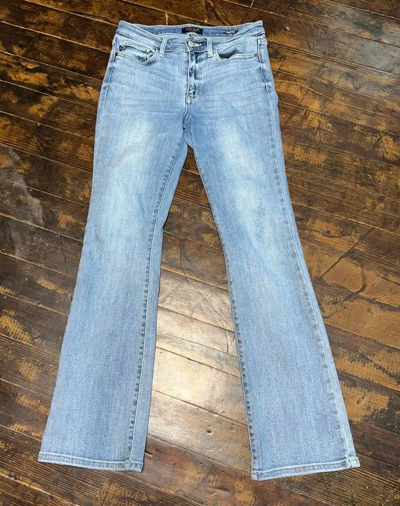 Judy Blue bootcut light wash stretchy distressed 7/28 jeans