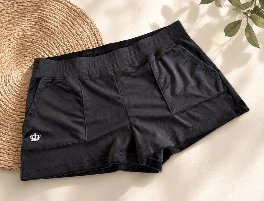 NWT Juicy Couture Women's Black Velour Shorts - Size Large π€β¨