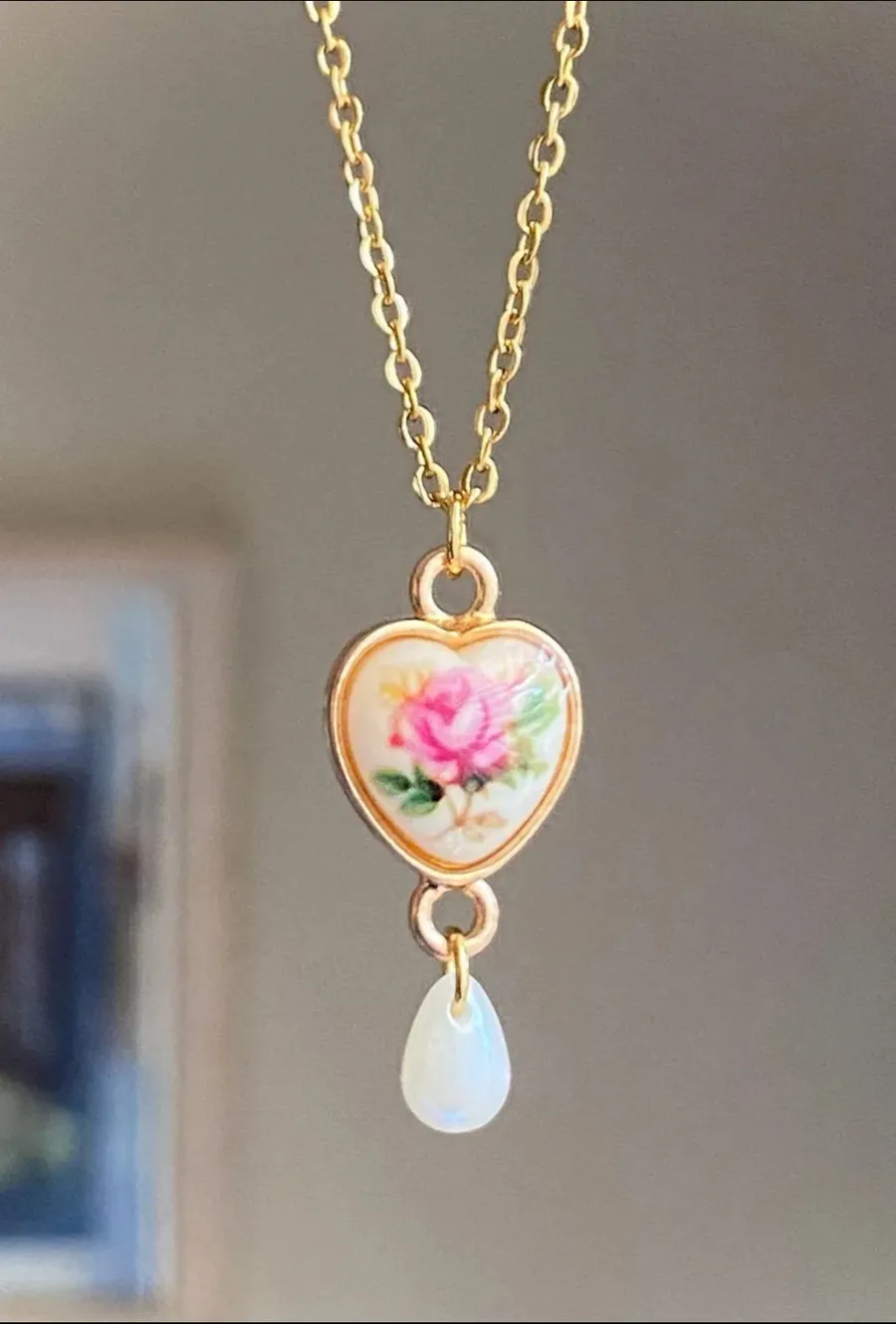Handmade cottage fairy antique style heart rose necklace🌹🩵