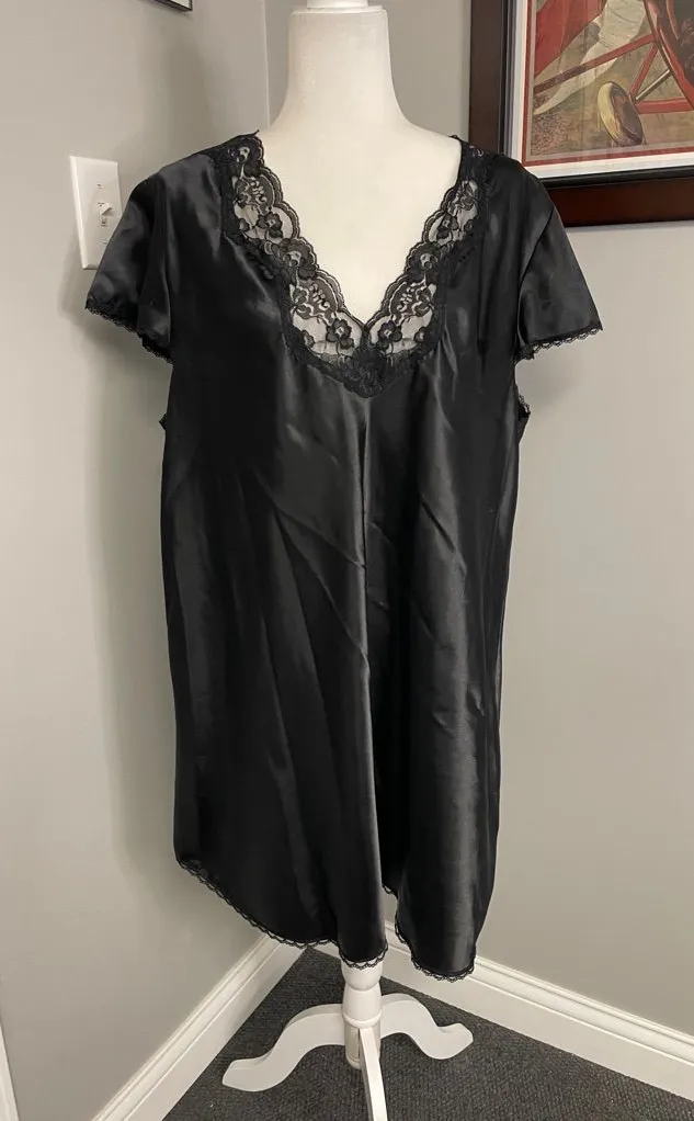 Secret Treasures Woman black negligee nighty nightgown lace size 2X 18W/20W