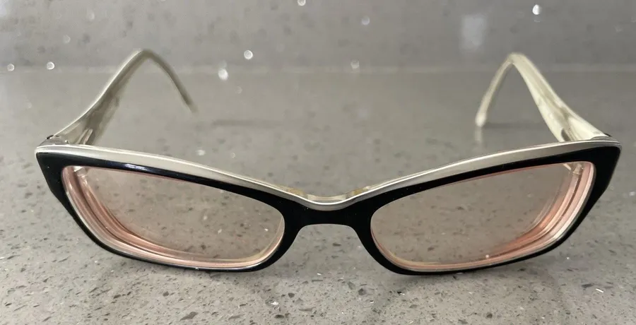 GUESS GU2261 BLK WHT Eyeglasses FRAMES ONLY BLACK/WHITE Plastic 51-17-130 Full