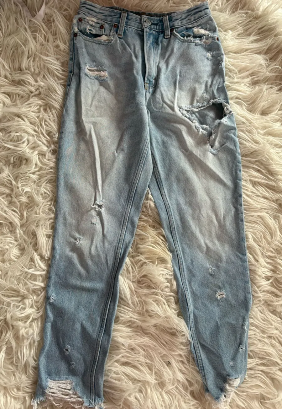 Abercrombie ABF Mom Jean High Rise Distressed Size 26