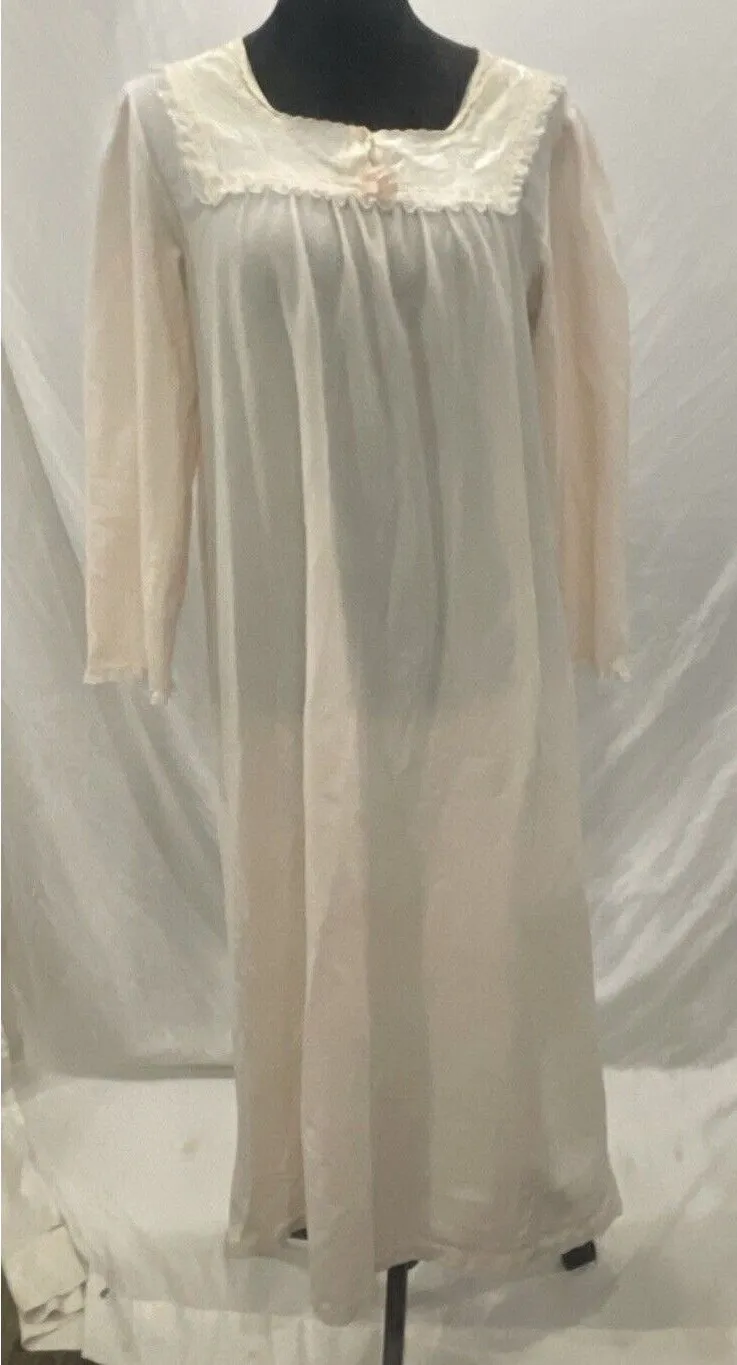 Vintage Nightgown Barbizon flannel fleece Embroidered Grannycore Pink Size undefined