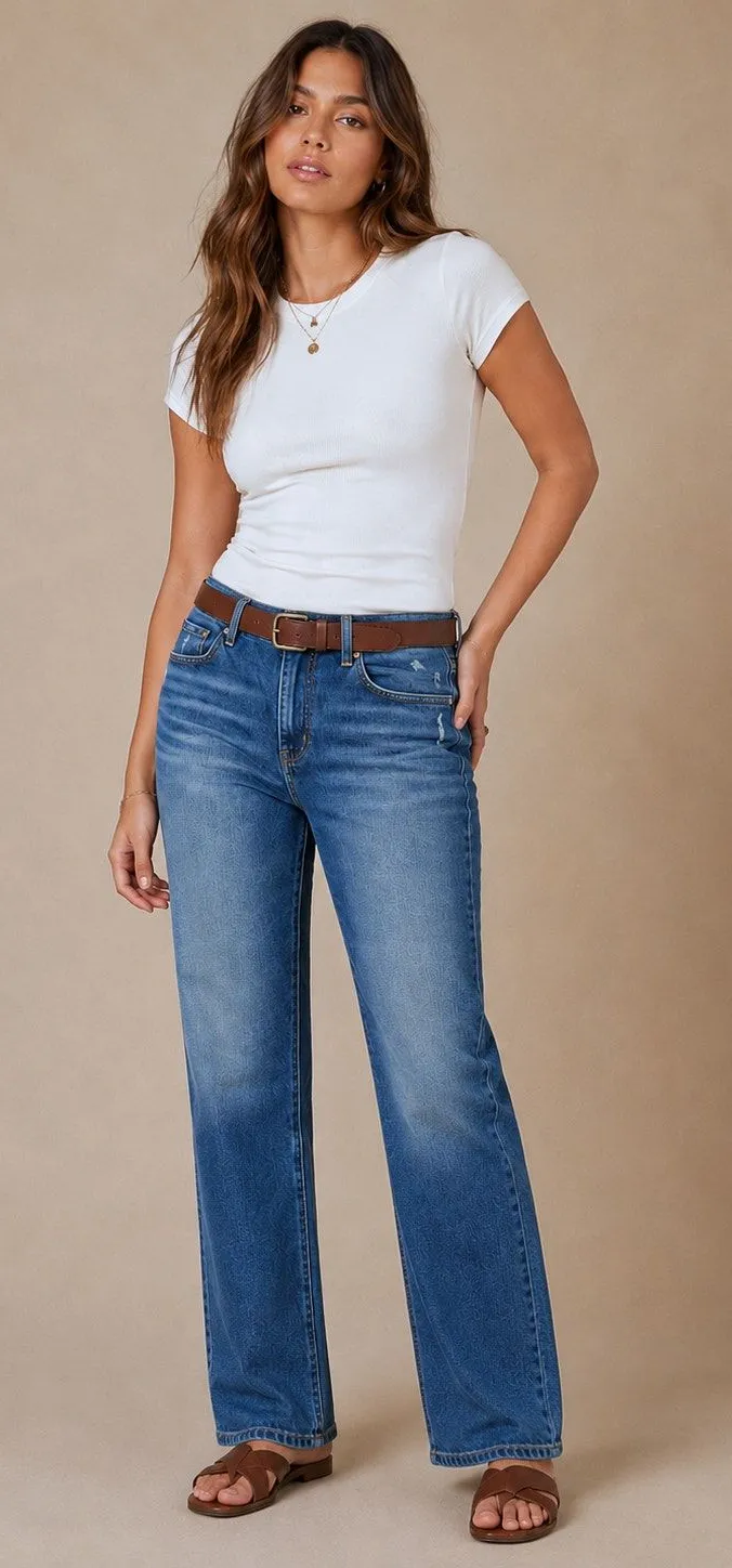 Levi's Classic Straight Jeans Size 8 Medium Wash Vintage Fade Denim
