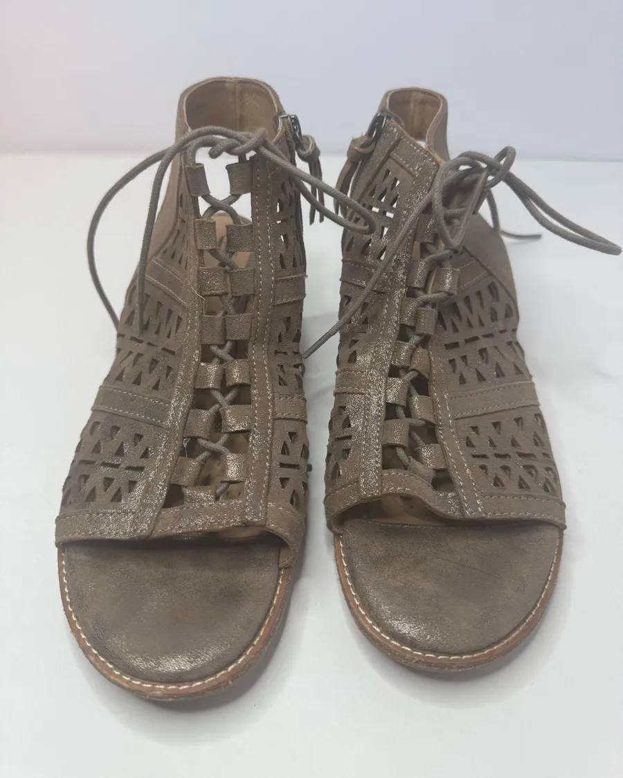 Sofft 'Nora'Suede Ghille Sandals Size 9M Brown