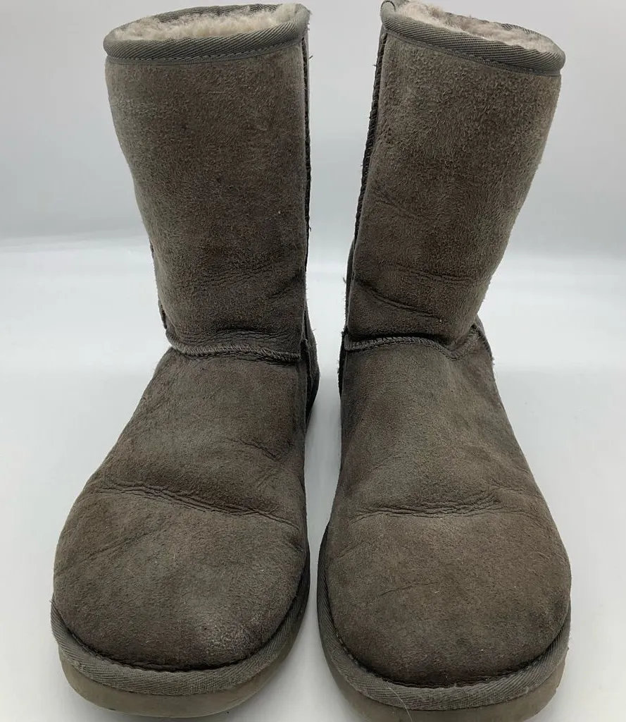 UGG MID CALF BOOTS Size 8