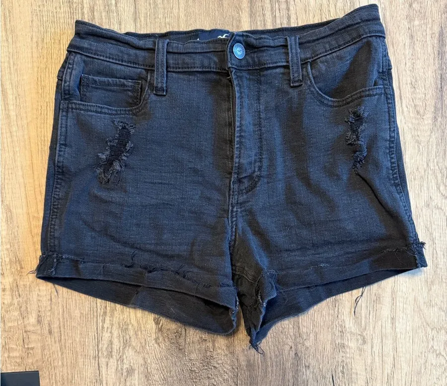 Hollister High-Rise Black Distressed Denim Shorts Size 28