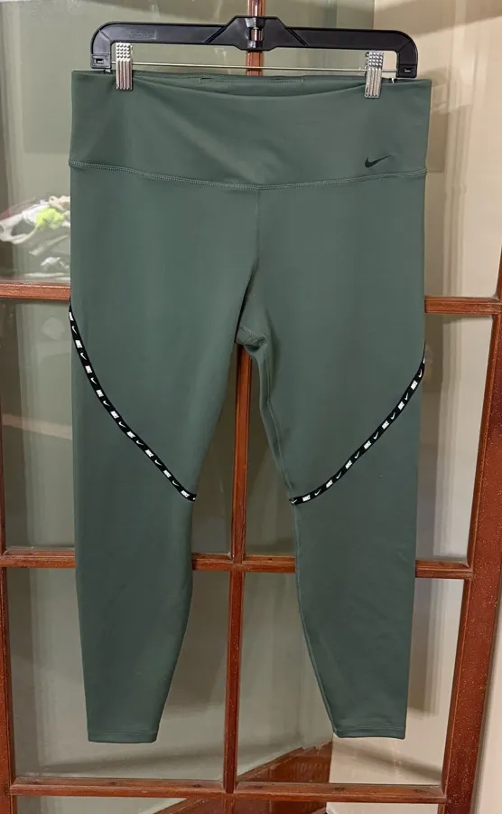 Nike Green Dri-FIT 7/8 Leggings - Size XL
