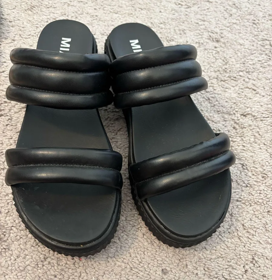 MIA Black Platform Sandals 9