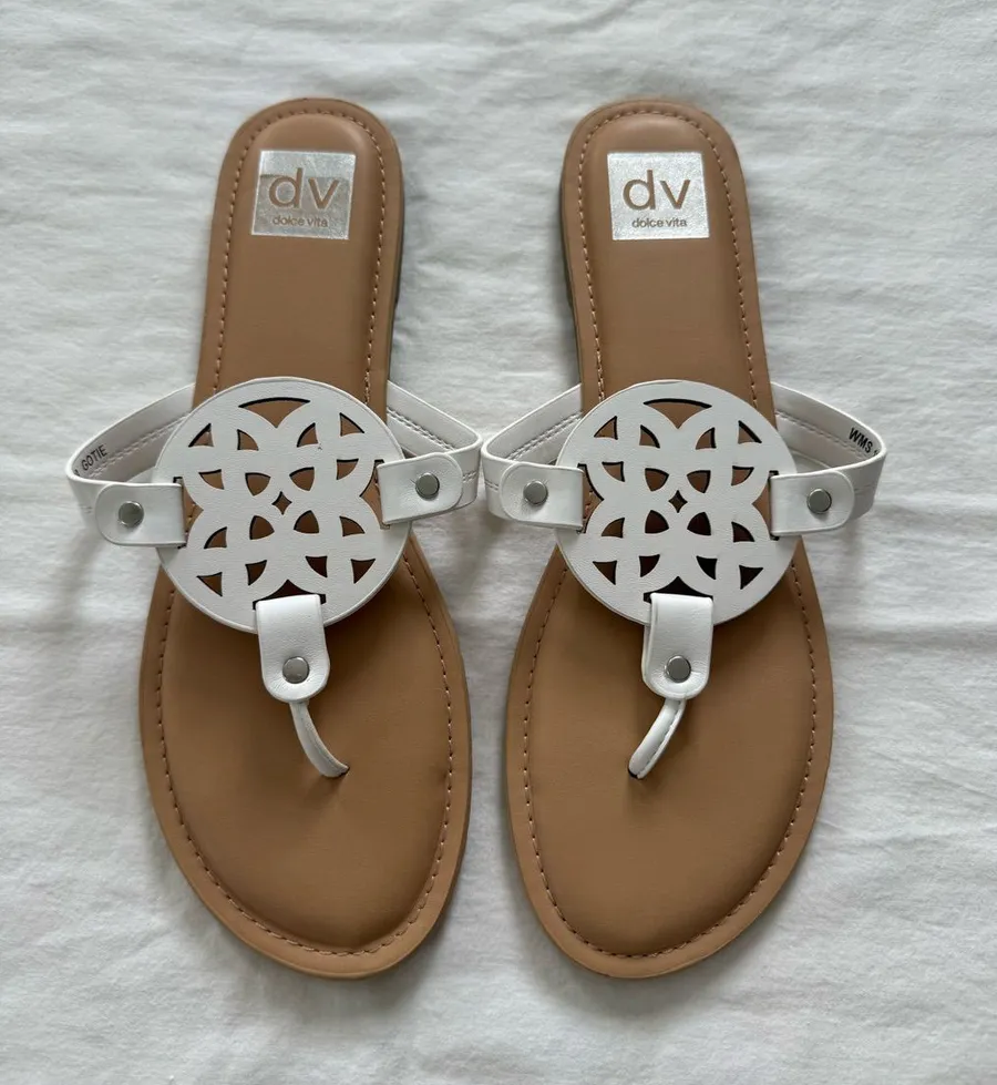 Dolce Vita Gotie White Cutout Thong Sandals Women’s Size 10