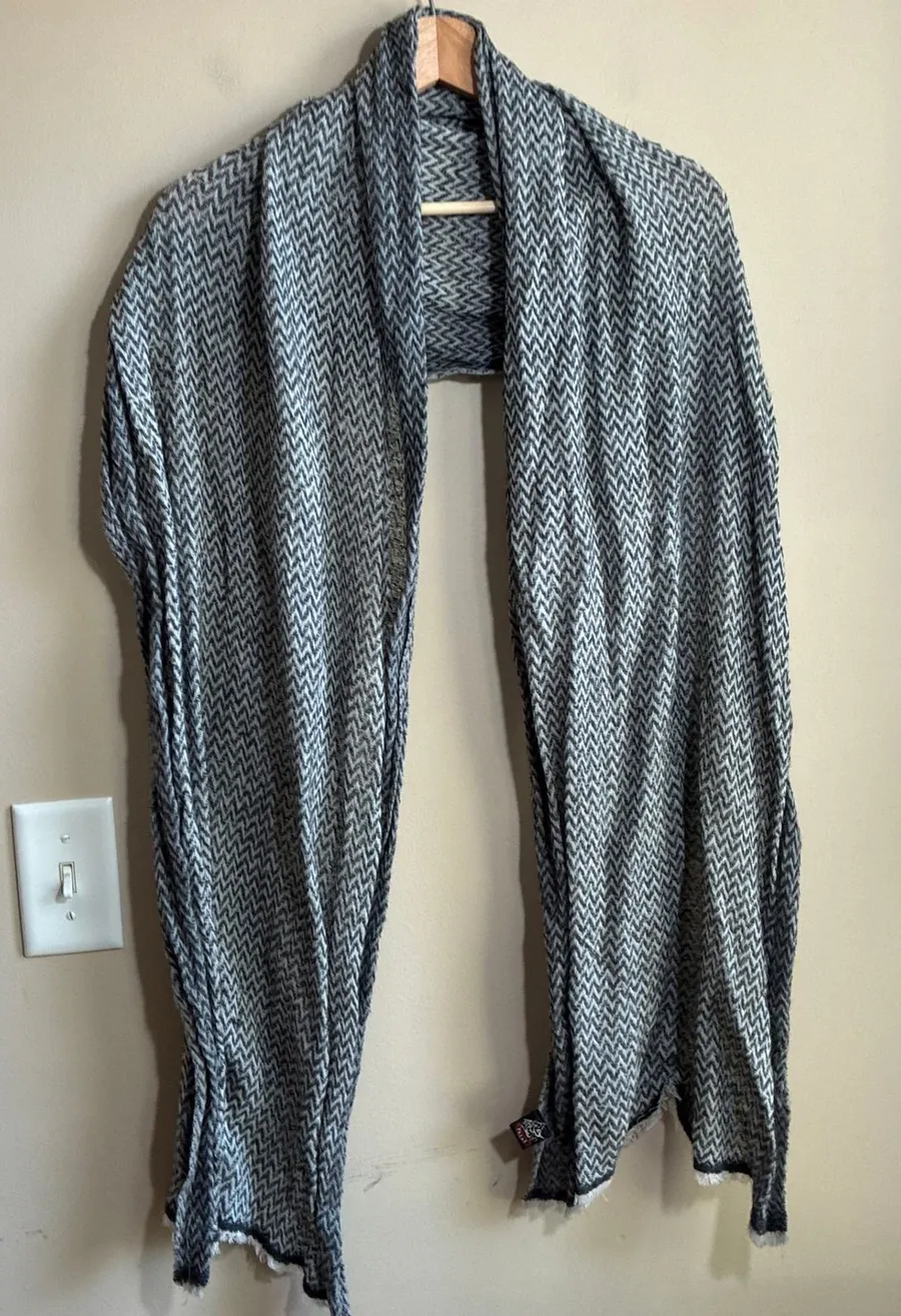 Paras Herringbone Chevron Scarf One Size Grey White Unisex Handmade Nepal Gray