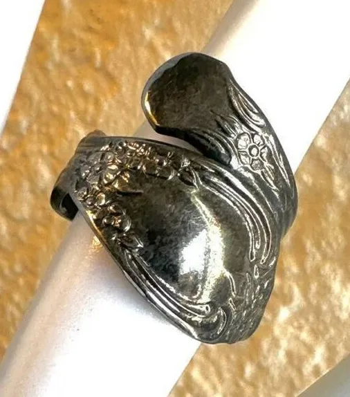 Oneida William Rogers Silver tone adjustable spoon ring Silver