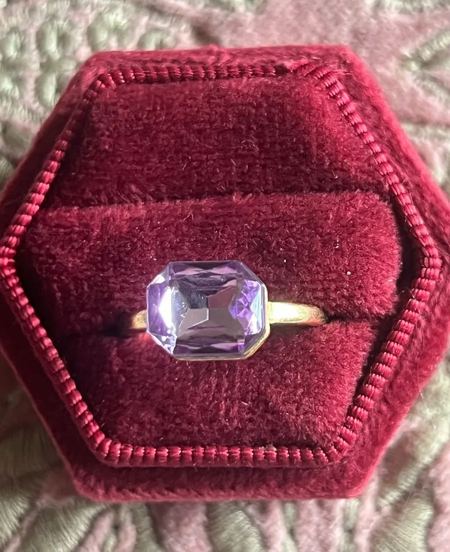 Gorgeous Golden Ring w/ Precious Purple Gemstone Cocktail Ring S 7