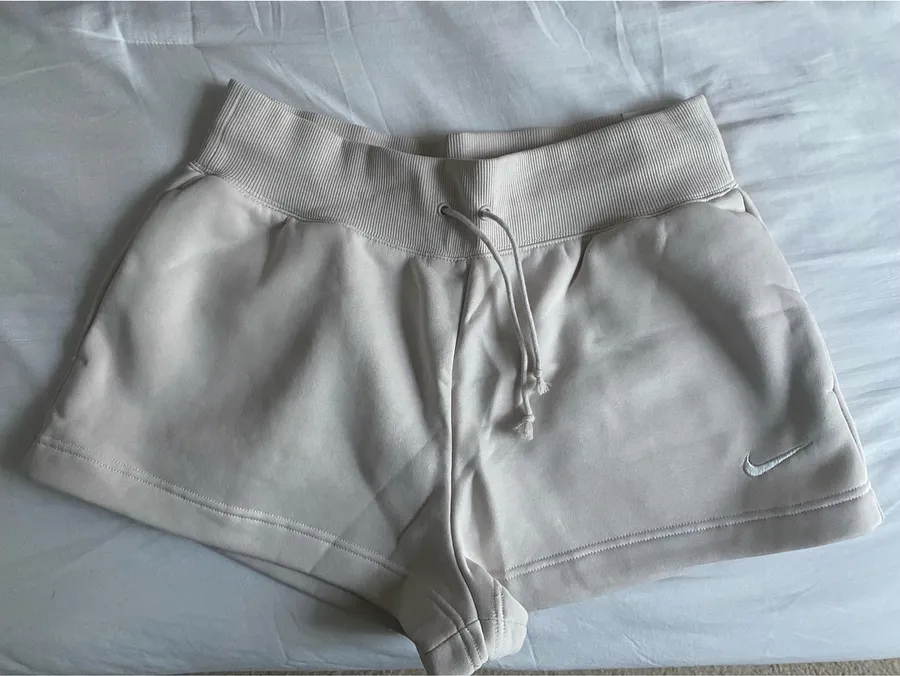 High rise Nike lounge shorts
