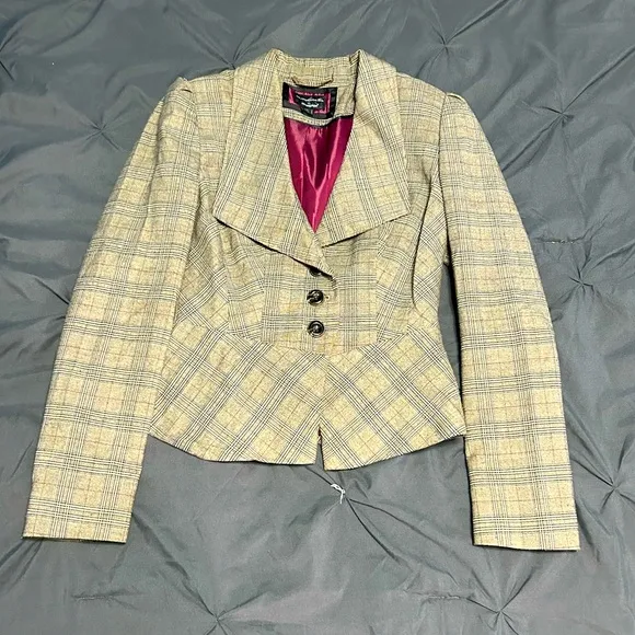 Beautiful plaid blazer/ suit jacket