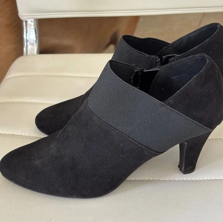 Katy Perry Bryann Black Faux Suede Elastic Strap Ankle Booties Size 7.5M