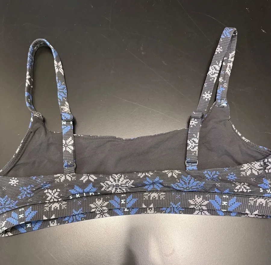 Skims Fits Everybody Scoop Bralette Onyx Blue Snowflake Fair Isle Large NWOT