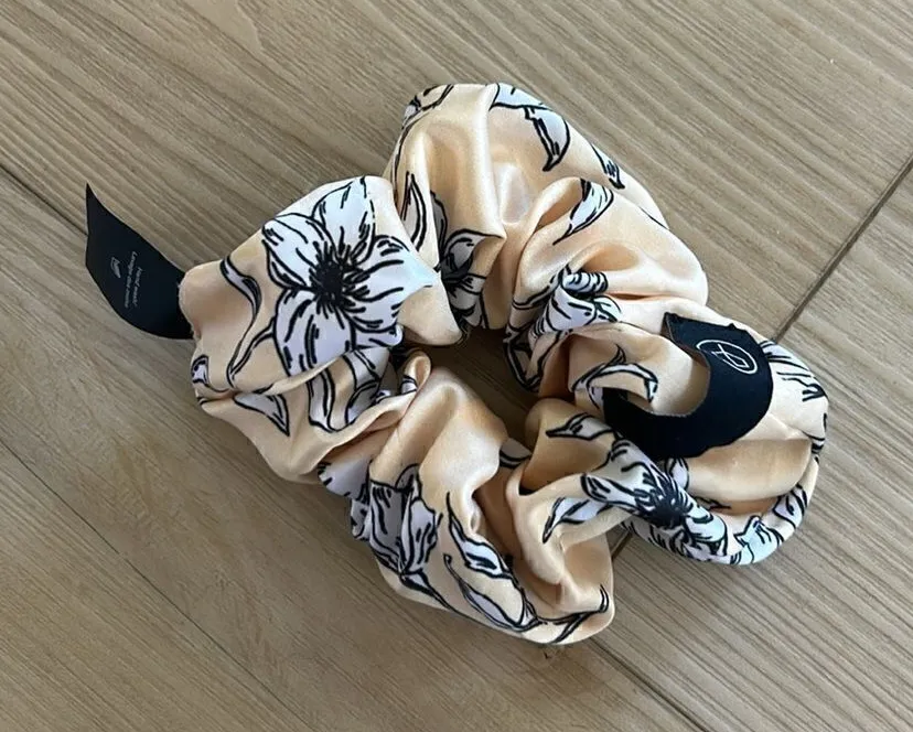 Rag & Bone Addison Wide Scrunchie. Yellow & black. NWOT, yellow, black, white