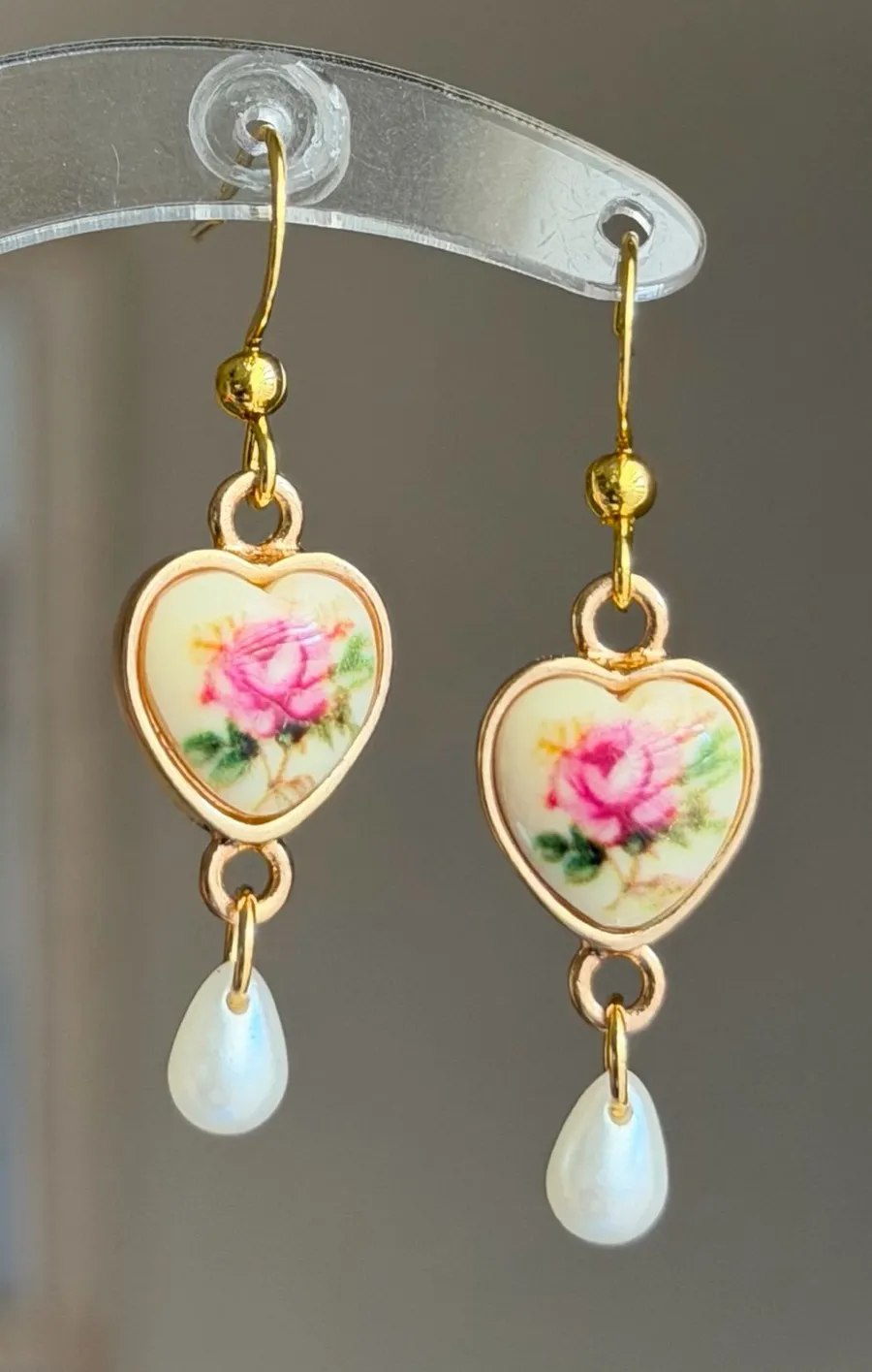 Handmade cottage fairy antique style heart rose dangle earrings🌹🩵