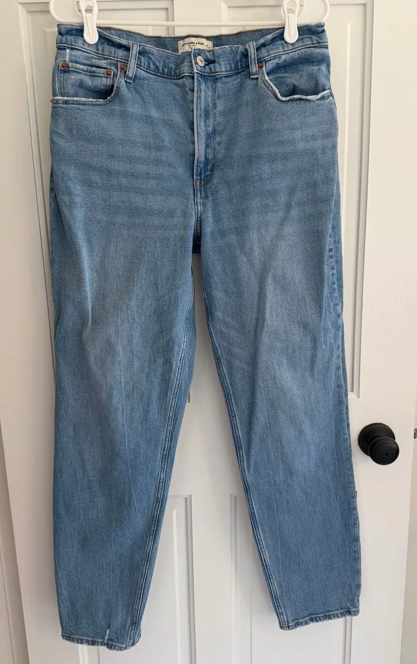 Abercrombie & Fitch The Mom High Rise Jeans Light Wash Size 31 Extra Long