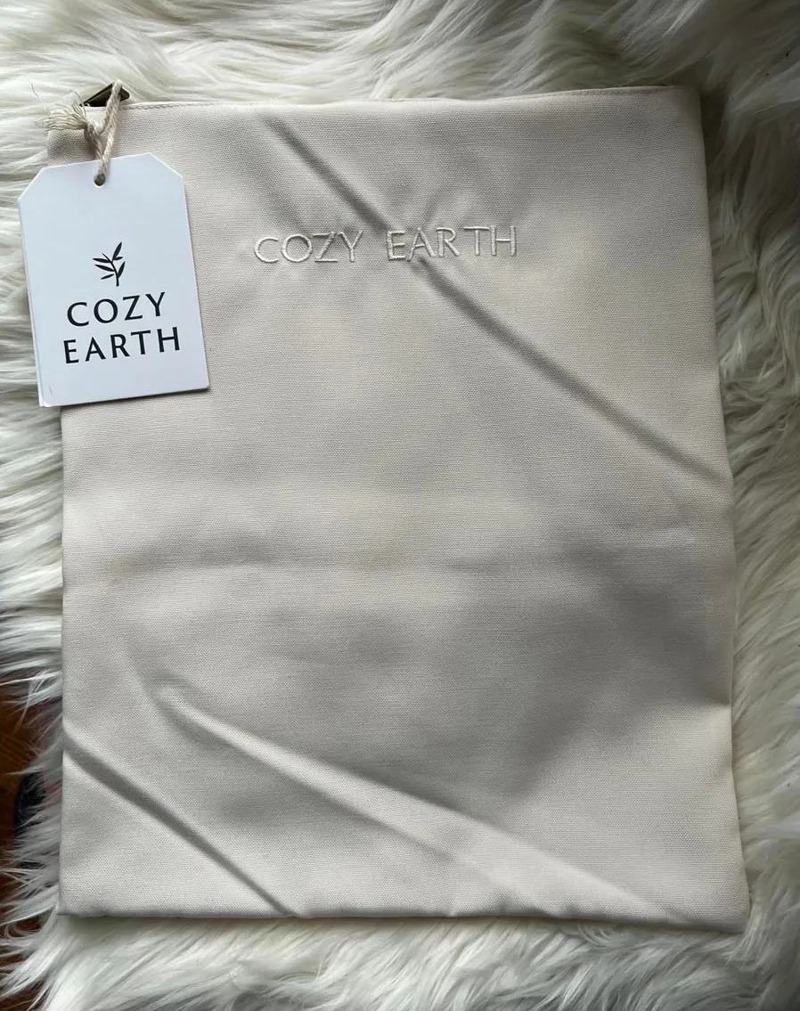 NWT’s Cozy Earth Beige Zippered Dust Bag Pouch Bag