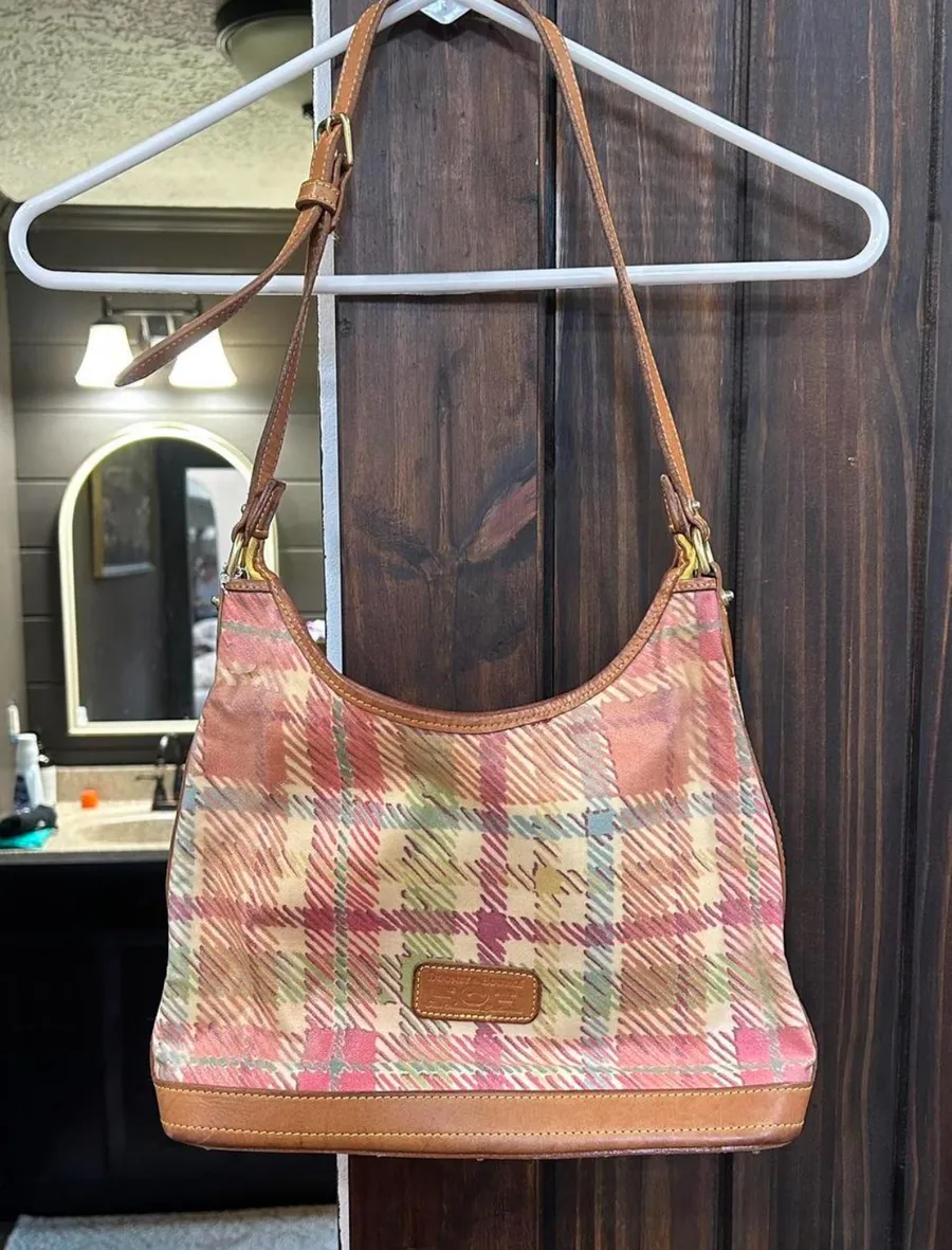 Dooney & Bourke vintage Crossbody!!!