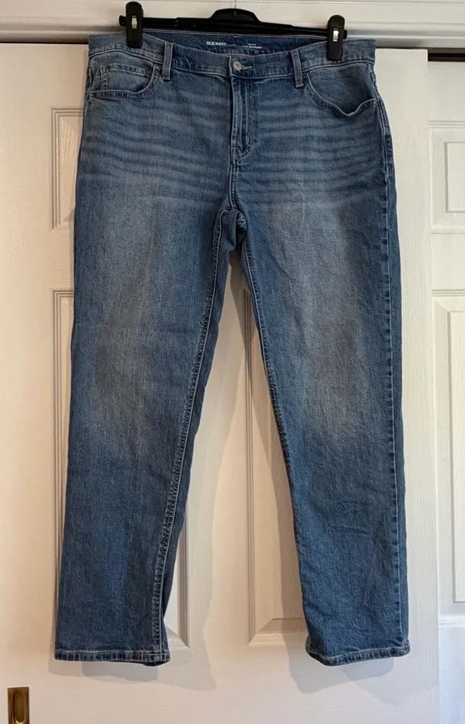 Old Navy WOW Women's Midrise medium wash Boyfriend cut Jeans