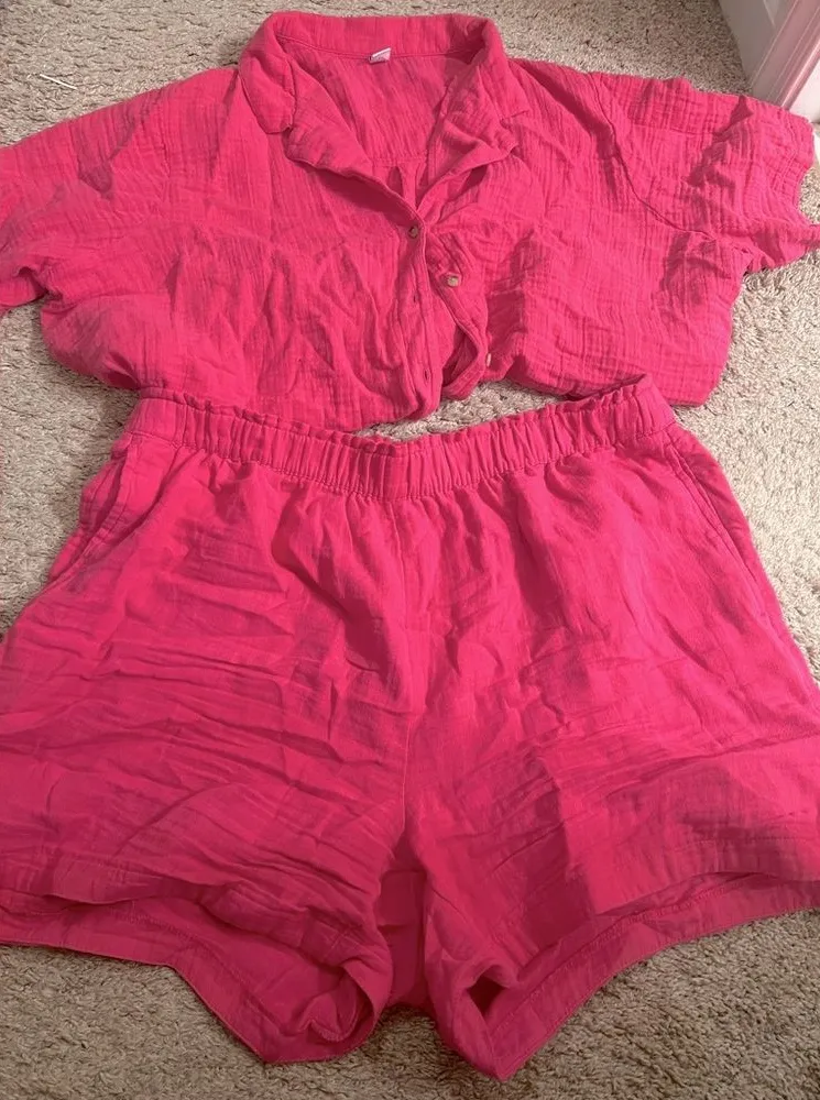Old Navy Crinkle Gauze Button Up & Shorts Set in Polarized Pink - size XL