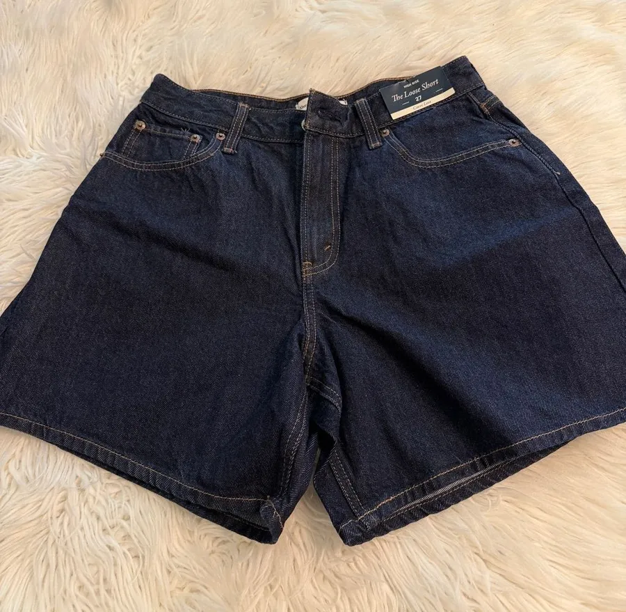 Abercrombie &Fitch High Rise The Loose Shorts size 27 Dark Wash Denim brand new