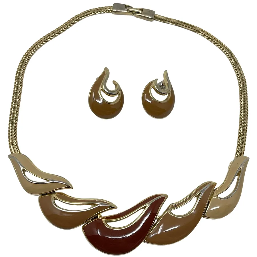 Vintage Unsigned Gold Tone & Brown Enamel Necklace And Post Earrings 17.5 Inches