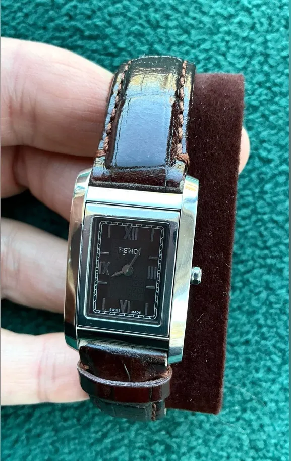 ELEGANT FENDI ladies watch🥀🥀🥀