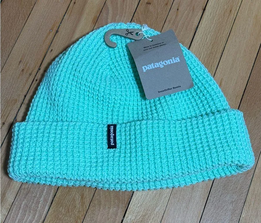 Patagonia Snowdrifter Beanie – Salamander Green (NWT)