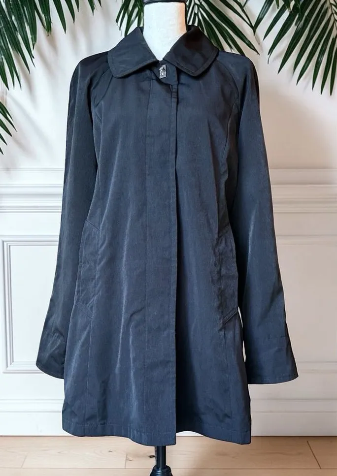 Nautica Black Raincoat Jacket Women’s Small Lightweight Hidden Button Lined Coat