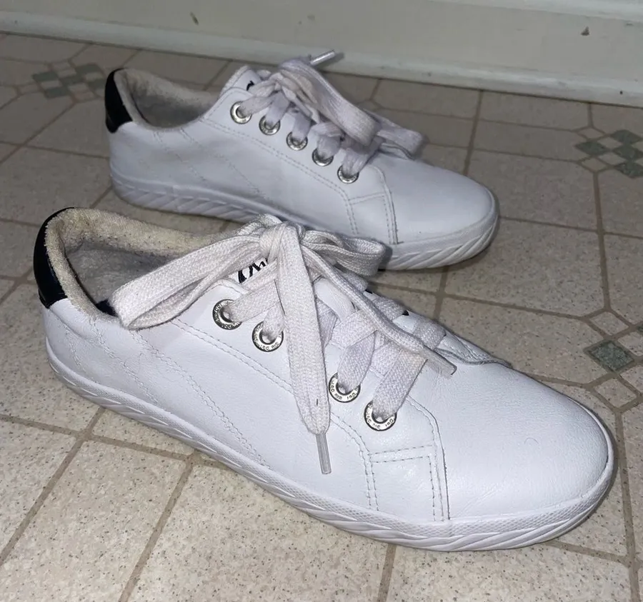Blu D’or Memory Foam Slip On Leather Sneaker Women Size 6.5 Casual Coastal White