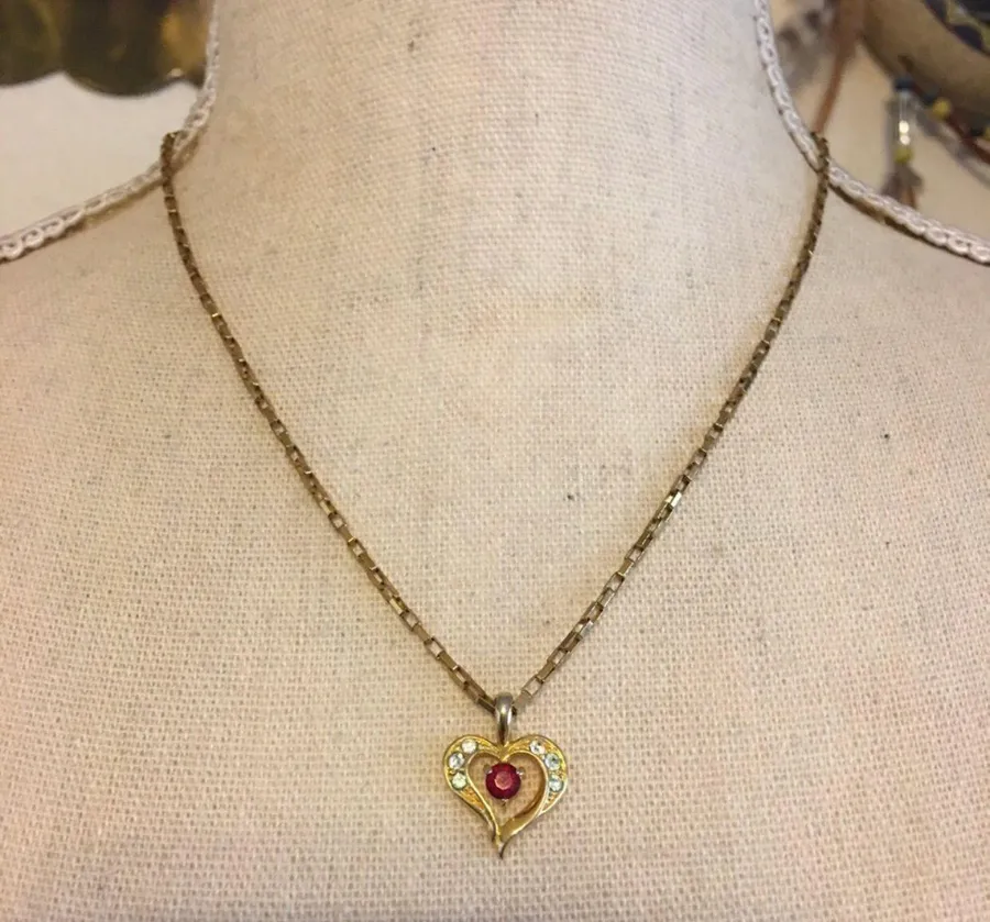 Vintage crystal heart gold tone box chain necklace