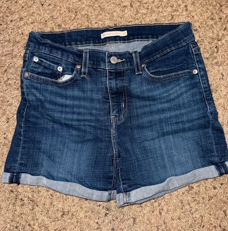 Levi’s Dark Wash Denim Roll-Cuff mid Length Shorts size 29