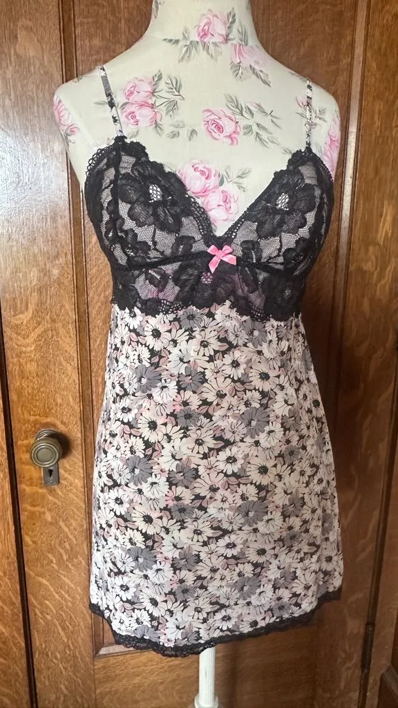 Victoria’s Secret BabyDoll Lingerie/ Slip Style with Daisies and Lace, Size S