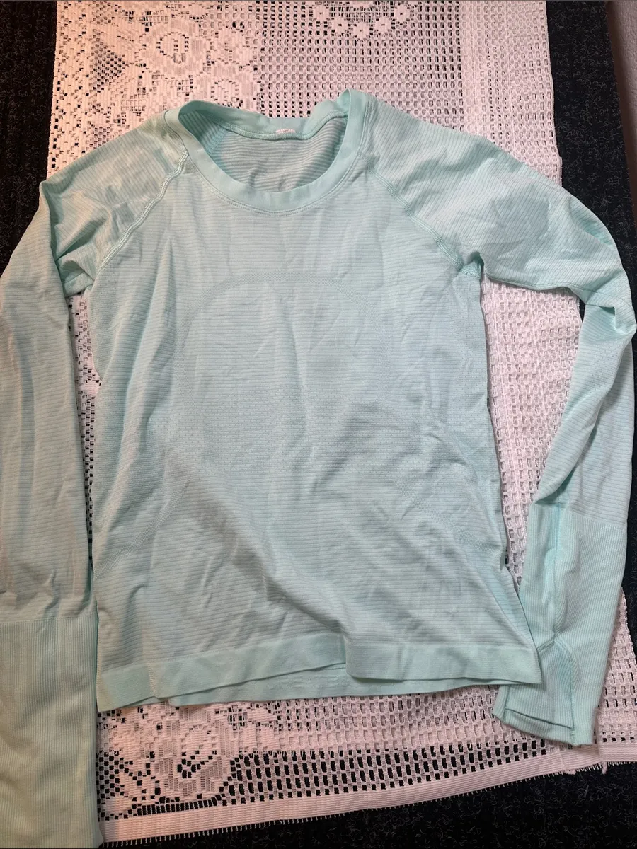 Lululemon Swiftly Tech Long Sleeve Crew
Heathered Sea Mist