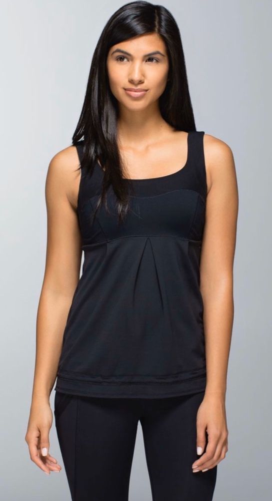 black lululemon tank